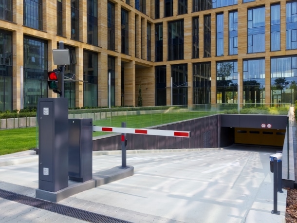 Miroir sortie de parking, Miroirs de signalisation